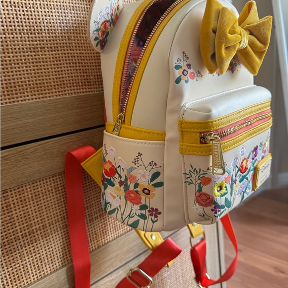 Loungefly Minnie Mouse Floral Backpack - Yellow and Cream - Picture 6 of 9